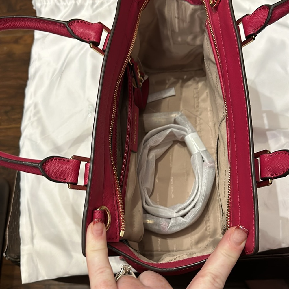 Michael Kors new Dark Pink Purse - Picture 2 of 3